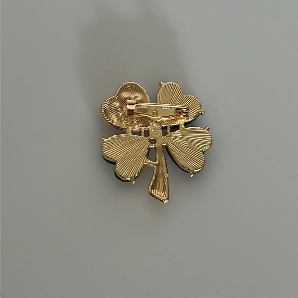 Four Leaf Clover Heart Brooch